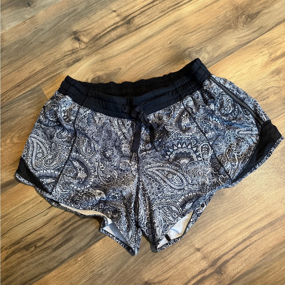 Lululemon hotty hot Black Paisley Athletic Shorts 4”